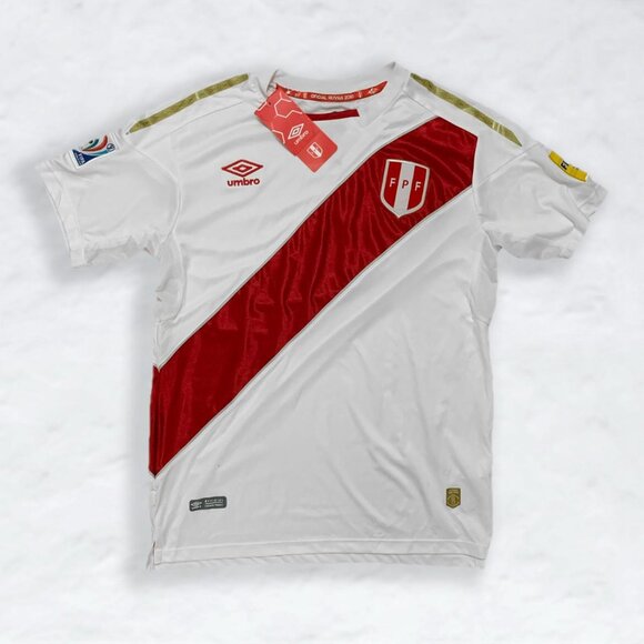PERU Umbro Home Football Soccer Shirt 2018-2019 Mens Soccer Jersey FPF | NWT - Picture 1 of 3